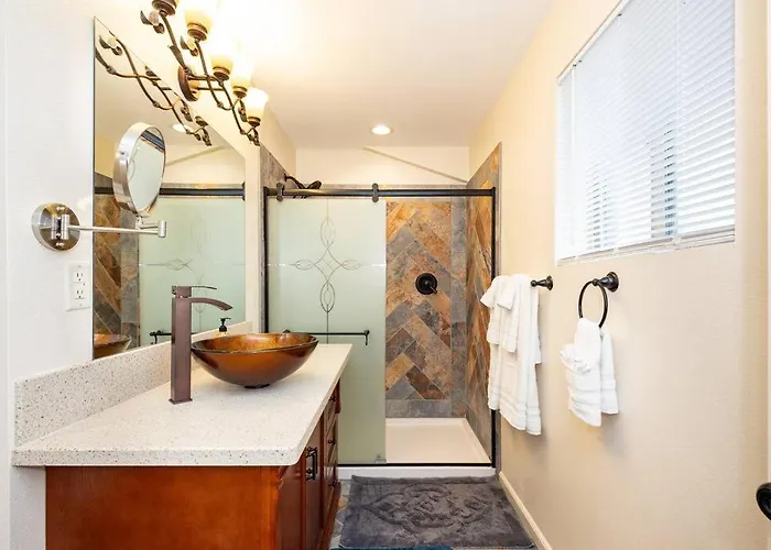 Tranquil Retreat: Luxury At Mount Elden's Foothills, Steps From Route 66 And Mall