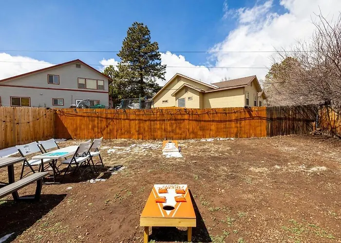 Tranquil Retreat: Luxury At Mount Elden's Foothills, Steps From Route 66 And Mall *