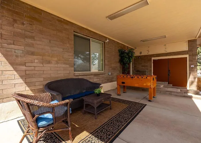 Tranquil Retreat: Luxury At Mount Elden's Foothills, Steps From Route 66 And Mall