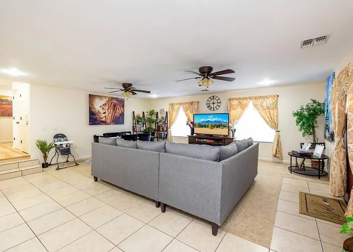 Holiday home Tranquil Retreat: Luxury At Mount Elden's Foothills, Steps From Route 66 And Mall *