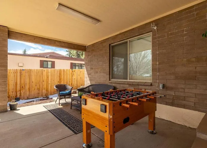 Tranquil Retreat: Luxury At Mount Elden's Foothills, Steps From Route 66 And Mall *