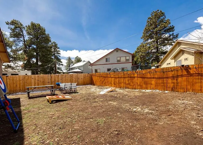 Tranquil Retreat: Luxury At Mount Elden's Foothills, Steps From Route 66 And Mall Holiday home *