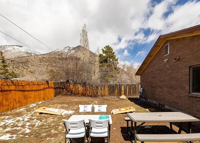 Tranquil Retreat: Luxury At Mount Elden's Foothills, Steps From Route 66 And Mall Holiday home