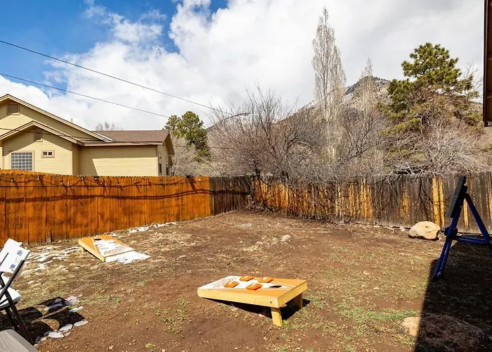 Tranquil Retreat: Luxury At Mount Elden's Foothills, Steps From Route 66 And Mall Holiday home *