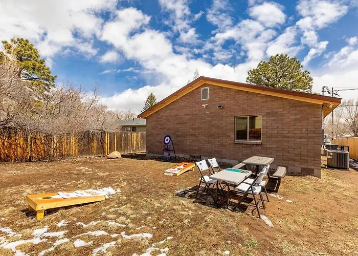 Holiday home Tranquil Retreat: Luxury At Mount Elden's Foothills, Steps From Route 66 And Mall *